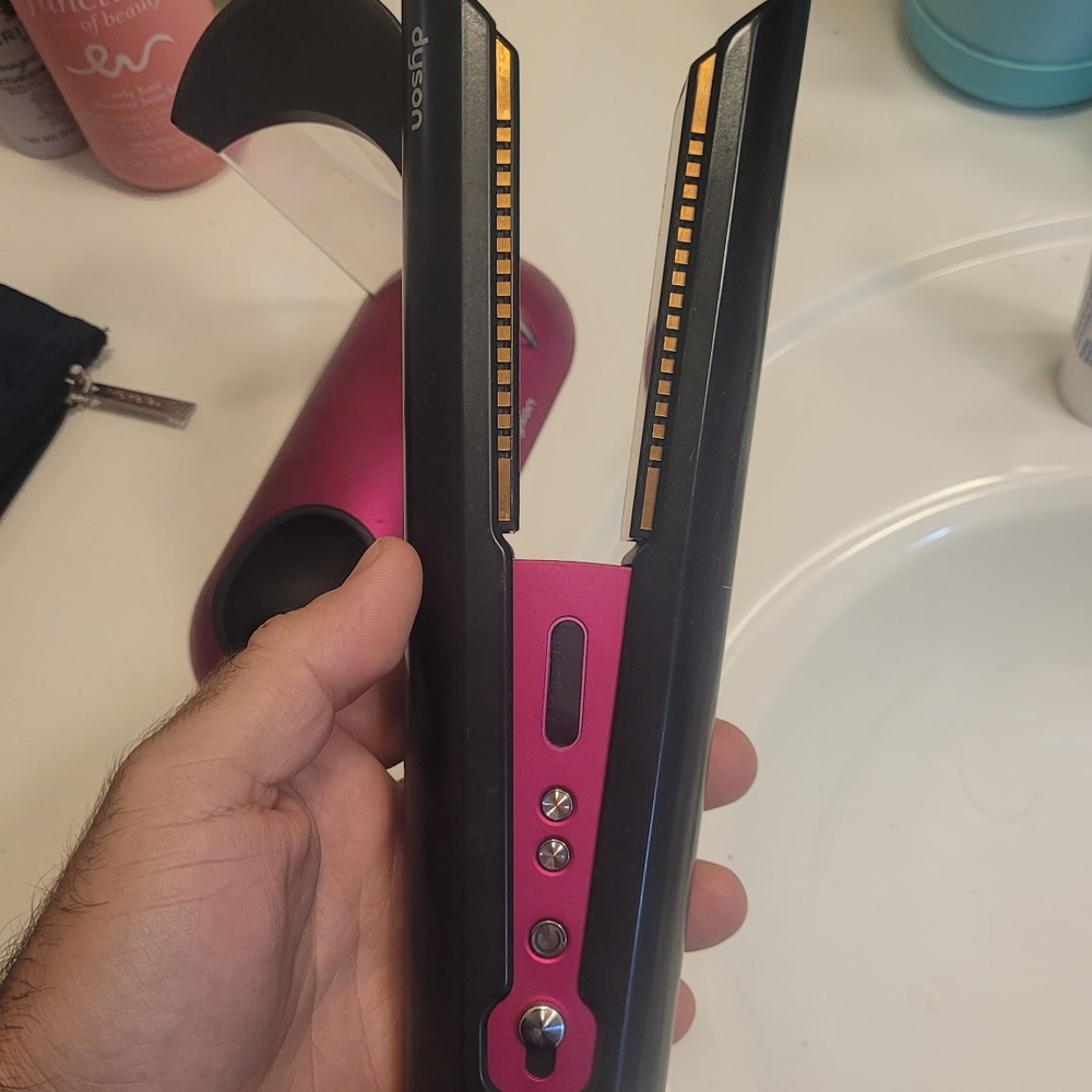 Dyson Black and Pink Styling Tool